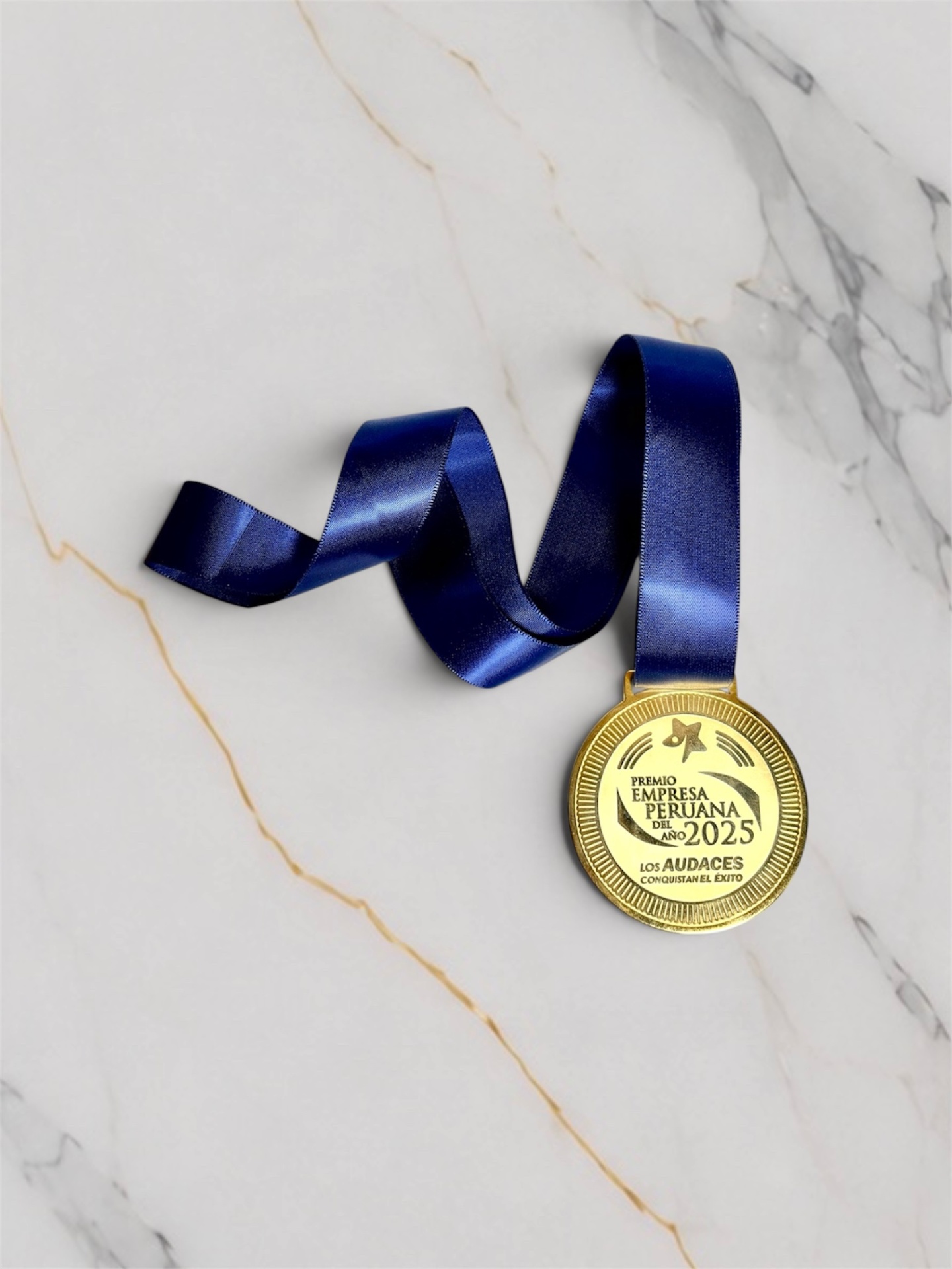 Medalla Premio Empresa Peruana del Año 2025 — Los Audaces conquistan el éxito